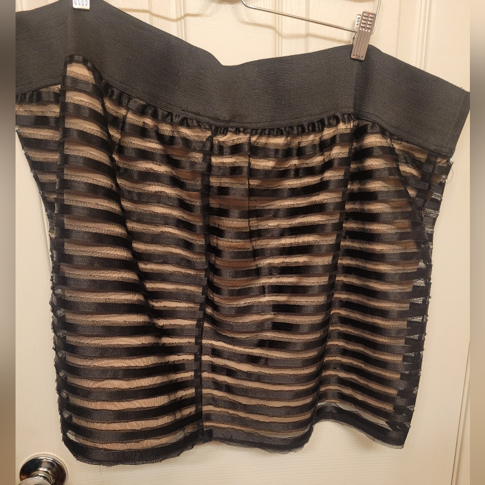 Gently Used Torrid Nude & Black Stripe Mini Skirt Size 4